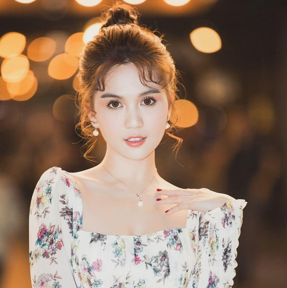 Muôn vàn cách phối hợp Trang Sức Ngọc Trai cho cô nàng luôn kiêu kỳ Ngọc Trinh cần chải tóc đơn giản, diện bộ trang sức ngọc trai hợp mốt