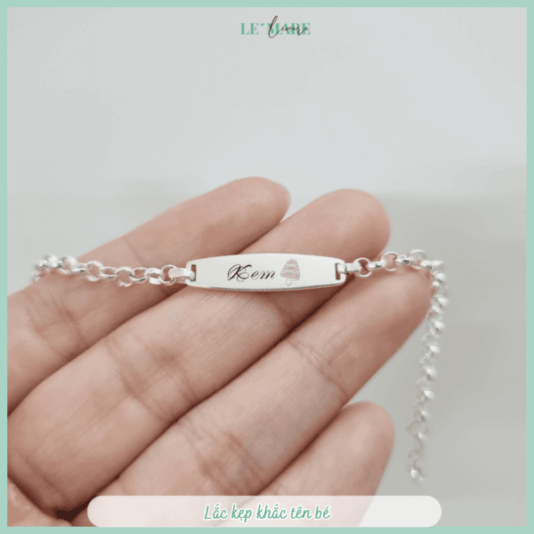 Lắc bạc khắc tên làm quà cho bé: Lắc mo BK01 Le’Mare Jewelry