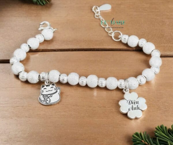 Lắc bi lẫn xoắn thiết kế charm mèo và miễn phí khắc tên bé Le'Mare Jewelry - Ảnh 2