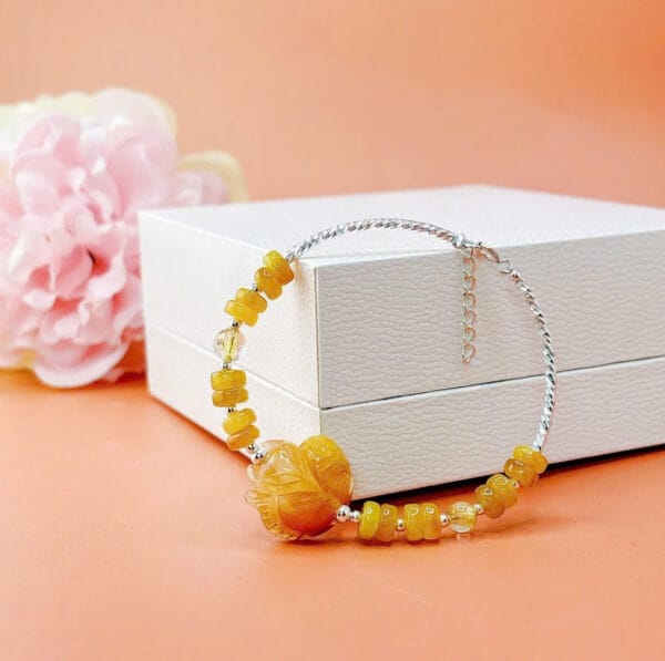 Vòng tay cẩm thạch huyết bánh xe mix hồ ly tóc vàng Le'Mare Jewelry – Gợi ý món quà độc đáo và ý nghĩa dành tặng người phụ nữ trân quý trong các dịp kỷ niệm, ngày lễ 20/10, 8/3...