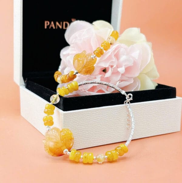 Vòng tay cẩm thạch huyết bánh xe mix hồ ly tóc vàng Le'Mare Jewelry – Gợi ý món quà độc đáo và ý nghĩa dành tặng người phụ nữ trân quý trong các dịp kỷ niệm, ngày lễ 20/10, 8/3... - Ảnh 2