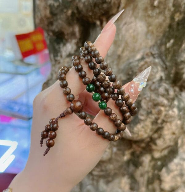 Chuỗi hạt trầm hương tốc 108 hạt mix ngọc jade xanh Le'Mare Jewelry – Gợi ý món quà độc đáo và ý nghĩa dành tặng người phụ nữ trân quý trong các dịp kỷ niệm, ngày lễ 20/10, 8/3... - Hình ảnh 2