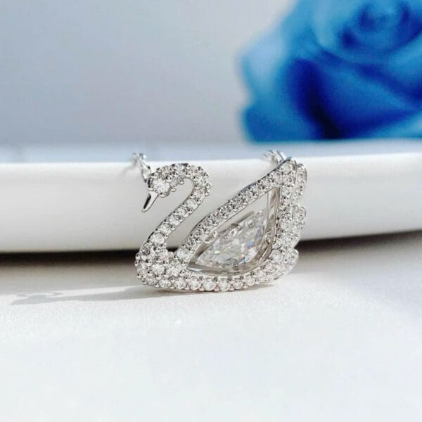 Dây chuyền thiên nga bạc và đá Cubic Zirconia Le'Mare Jewelry – Gợi ý món quà độc đáo và ý nghĩa dành tặng người phụ nữ trân quý trong các dịp kỷ niệm, ngày lễ , 20/10, 20/11, 8/3 ... - Ảnh 2