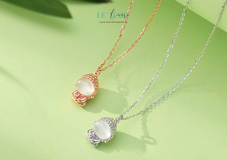 Từng đường nét được chế tác thủ công bởi nghệ nhân Le’Mare, mang lại vẻ ngoài tinh xảo, bền đẹp với thời gian.