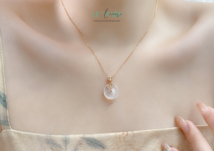 💝 Quà tặng mẹ: Thay lời tri ân, gửi lời chúc mẹ luôn an nhiên, khỏe mạnh, đủ đầy mỗi ngày.💝 Quà tặng vợ: Như một nhành hoa không tàn, gợi nhớ lời hứa trăm năm bên nhau thịnh vượng.

💝 Quà tặng bạn gái, người yêu: Dịu dàng như ánh mắt, bền chặt như niềm tin, gói trọn những điều tốt đẹp nhất cho người thương.

💝 Quà tặng cao cấp: Cho những khoảnh khắc không thể nói thành lời – khi bạn muốn gửi đi một món quà mang cả phúc lành và giá trị tinh thần sâu sắc.