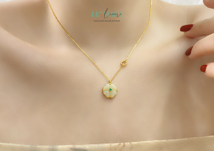 Quà tặng mẹ – như một lời chúc mẹ luôn gặp điều tốt lành, bình an trong từng bước đi.Quà tặng vợ – gửi gắm lời nhắn: “Em là may mắn lớn nhất đời anh.”

Quà tặng bạn gái, người yêu – ngọt ngào, dịu dàng như tình cảm bạn dành cho cô ấy mỗi ngày.

Quà tặng cao cấp – không cần quá phô trương, chỉ cần đúng nghĩa, đúng lúc là đủ tinh tế để khiến người nhận cảm động.