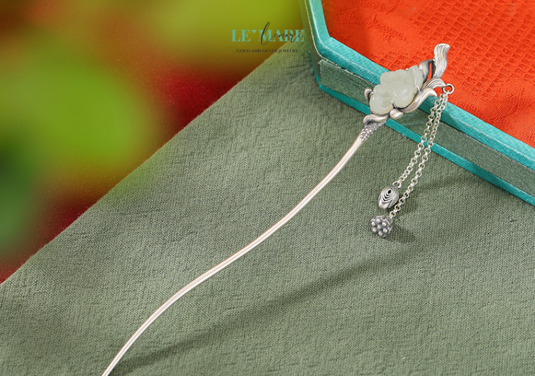 TRÂM CÀI TÓC DAO TÂM – TINH HOA VƯƠNG GIẢ TRONG MỘT CHIẾC TRÂM CÀI TÓC NGỌC BÍCH NỮ Le'mare Jewelry LMJ