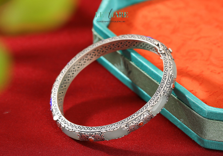 Vòng tay ngọc bích Thượng Uyển – Đóa Ngọc Giữa Khu Vườn Cao Quý BNVT16 Vòng tay ngọc bích Thượng Uyển – Đóa Ngọc Giữa Khu Vườn Cao Quý BNVT16 Le'mare Jewelry LMJ