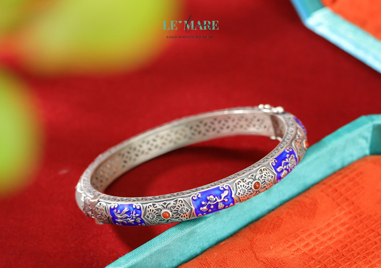 Vòng tay ngọc bích Thượng Uyển – Đóa Ngọc Giữa Khu Vườn Cao Quý BNVT16 Vòng tay ngọc bích Thượng Uyển – Đóa Ngọc Giữa Khu Vườn Cao Quý BNVT16 Le'mare Jewelry LMJ