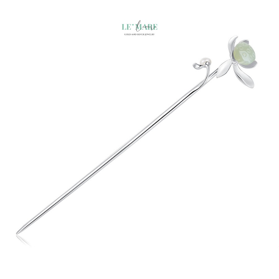 Chất liệu cao cấp – Chế tác tinh xảoBạc S925: Sáng đẹp, không gây kích ứng da, bền bỉ theo thời gian.

Ngọc bích tự nhiên: Được chọn lọc kỹ càng, mỗi viên mang sắc thái riêng biệt, đảm bảo vẻ đẹp độc bản cho từng thiết kế.