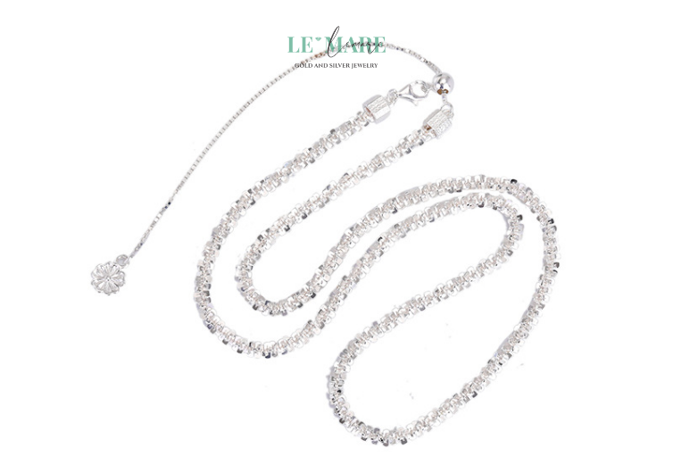 Dây chuyền bạc nữ Lumié – Dây chuyền bạc nữ chạm vào ánh sáng BNDC16 Dây chuyền bạc có thể là một món đồ quen thuộc, nhưng với Lumié, nó trở thành một lát cắt của kỷ niệm, của cảm xúc và của cái đẹp lặng thầm. Nó là dây chuyền nữ không cần sắc màu nổi bật, không cần chi tiết cầu kỳ – mà vẫn khiến người khác phải ngoái nhìn, bởi chính sự tinh tế, nữ tính và ánh sáng nội tại.