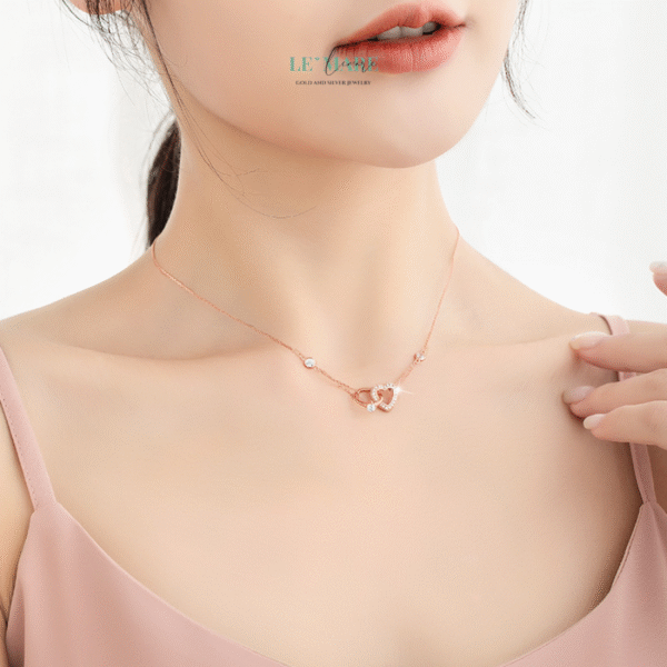 Tình Tơ – Khi một sợi dây chuyền bạc nữ trở thành lời thì thầm của trái tim BNDC90