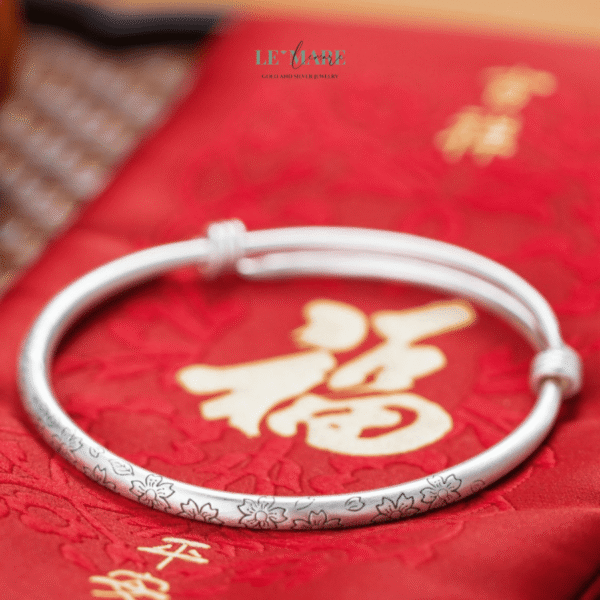 Xuân Liên – Vòng Tay Bạc Nữ Như Một Vườn Hoa Đang Nở Trên Cổ Tay BNVT107 - Ảnh 2