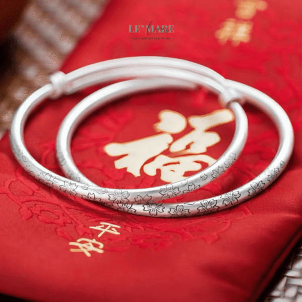 Xuân Liên – Vòng Tay Bạc Nữ Như Một Vườn Hoa Đang Nở Trên Cổ Tay BNVT107 - Ảnh 3