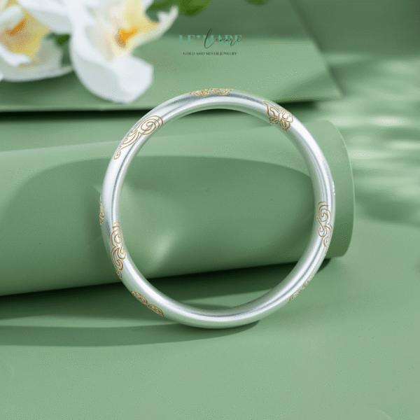 HOÀNG ĐIỆP – VÒNG TAY BẠC NỮ MANG DÁNG HÌNH BƯỚM VÀNG BAY GIỮA NẮNG BNVT109 - Ảnh 4