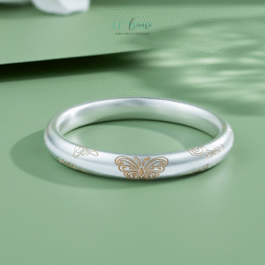 HOÀNG ĐIỆP – VÒNG TAY BẠC NỮ MANG DÁNG HÌNH BƯỚM VÀNG BAY GIỮA NẮNG BNVT109 Le'mare Jewelry LMJ