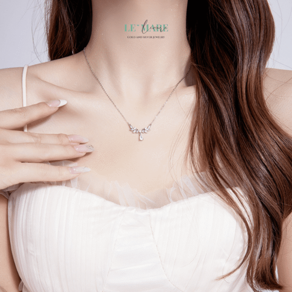 Dây chuyền bạc nữ Nguyệt Tâm – Nhành nguyệt quế ôm lấy trái tim thanh xuân BNDC94