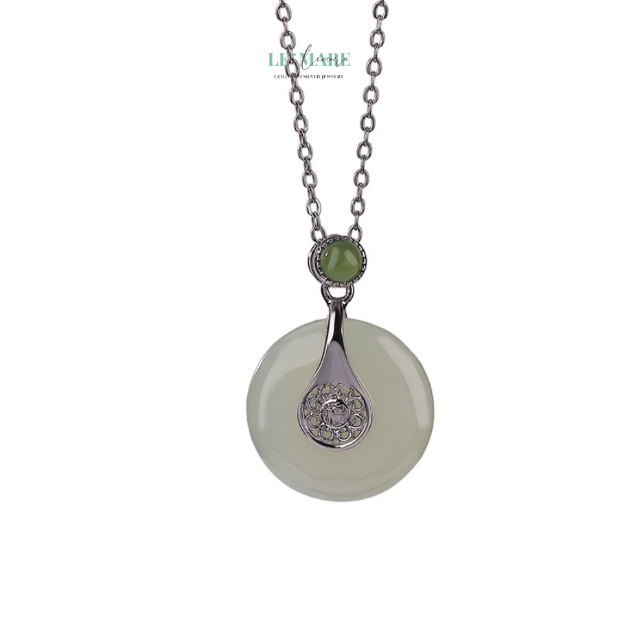 Viên Tĩnh – Khi vẻ đẹp tỏa ra từ sự tĩnh tại BNVT99 “Viên Tĩnh” không chỉ là một thiết kế đẹp – nó là một cảm giác. Là sự hiện diện nhẹ nhàng nhưng sâu sắc. Là lời thì thầm dịu dàng từ người trao đến người nhận:"Anh thấy em – như viên ngọc ấy. Ở trung tâm. Dịu dàng. Và không thể thay thế."